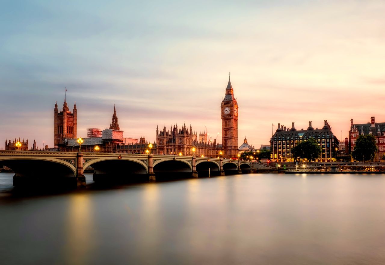 英国留学申请流程与关键节点示意图